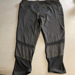 Avis size 16-18 xlg capri leggings.